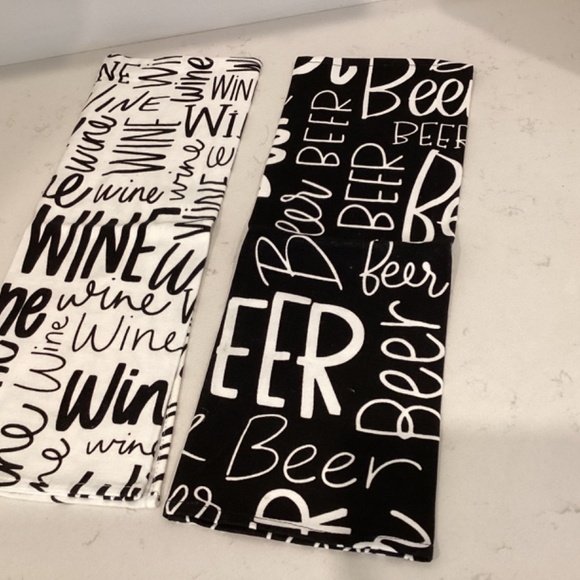 NEW Set of 2 Black & White Beer/ Wine pattern kitchen / bar area towels 19x19” - Picture 4 of 11